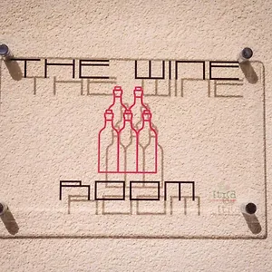 https://the-wine-room.sicilyhotelsitaly.net